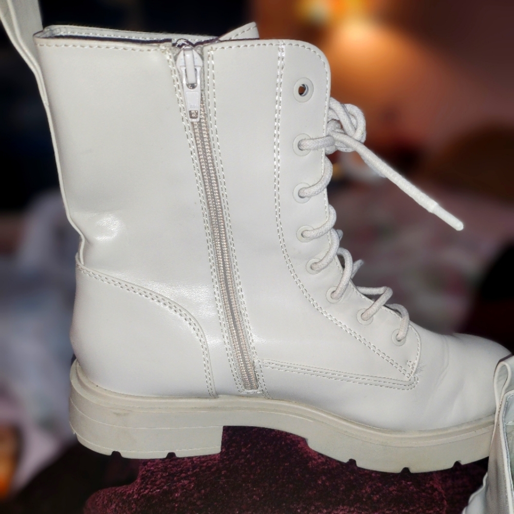 Combat boots
